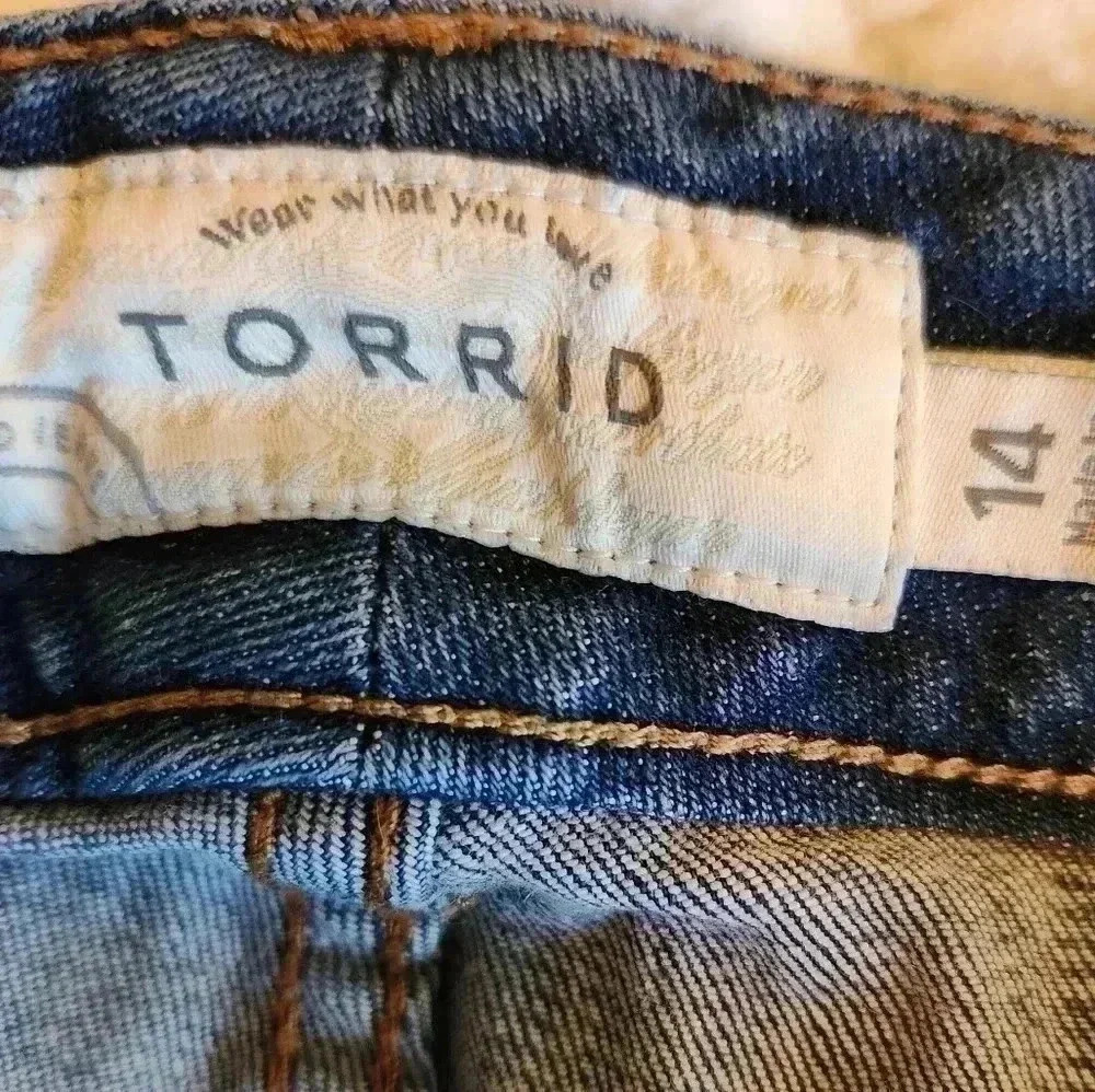 TORRID cropped boyfriend jean, size 14 - Picture 5 of 7